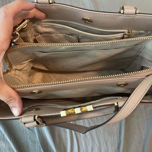 Michael Kors purse - Picture 2 of 3